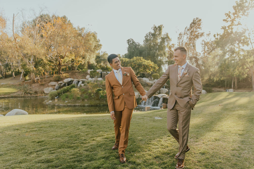 happy couple at coyote golf course
